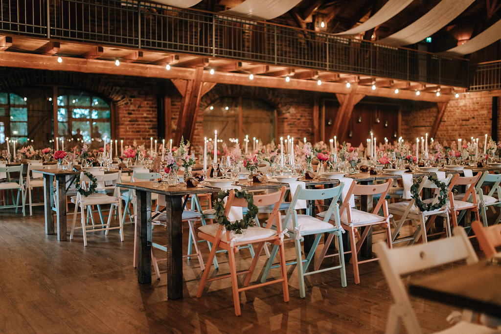 Hochzeit In Einer Scheune Mit Licht Und Plfanzen Kann Man So Viel
