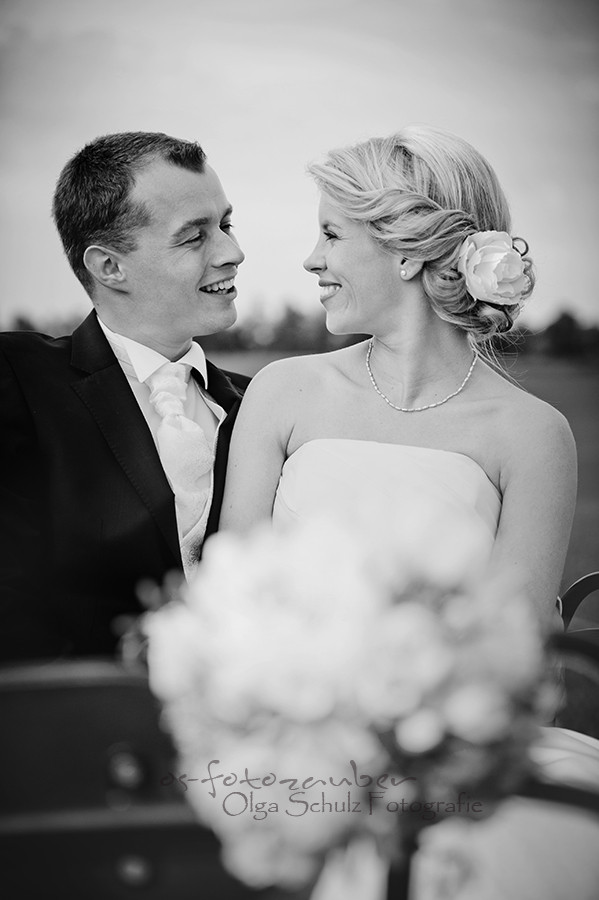 Braut, Matthiaskapelle, Kobern-Gondorf, Hochzeit, Hochzeitsfeier! Waldorfer Höfe, Brautpaar, Olga Schulz, olga-schulz-fotografie.de, Brautpaarshooting, Hochzeitsfotos, Brautkleid, Brautstrauß