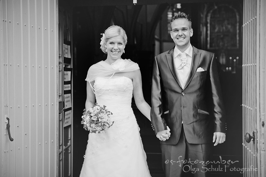 Hochzeit in Koblenz, Eheringe, Hochzeit in Höhr-Grenzhausen, Hotel Heinz, Hochzeitsfeier, Feier im Hotel Heinz, Olga Schulz, os-fotozauber, olga schulz fotografie, Hochzeit Reportage, Hochzeitspaar