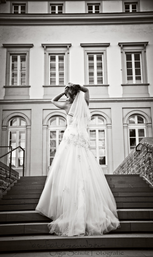 Hochzeit in Koblenz, After-Wedding-Shooting in Koblenz, Braut, Brautkleid, Park, Lachen, Koblenzer Schloss, Brautpaar, Brautpaarshooting in Koblenz, Kuss, Brautstrauß, Rheinpromenade