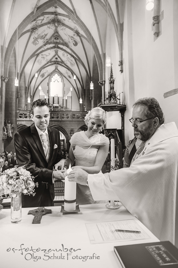 Hochzeit in Koblenz, Eheringe, Hochzeit in Höhr-Grenzhausen, Hotel Heinz, Hochzeitsfeier, Feier im Hotel Heinz, Olga Schulz, os-fotozauber, olga schulz fotografie, Hochzeit Reportage, Hochzeitspaar