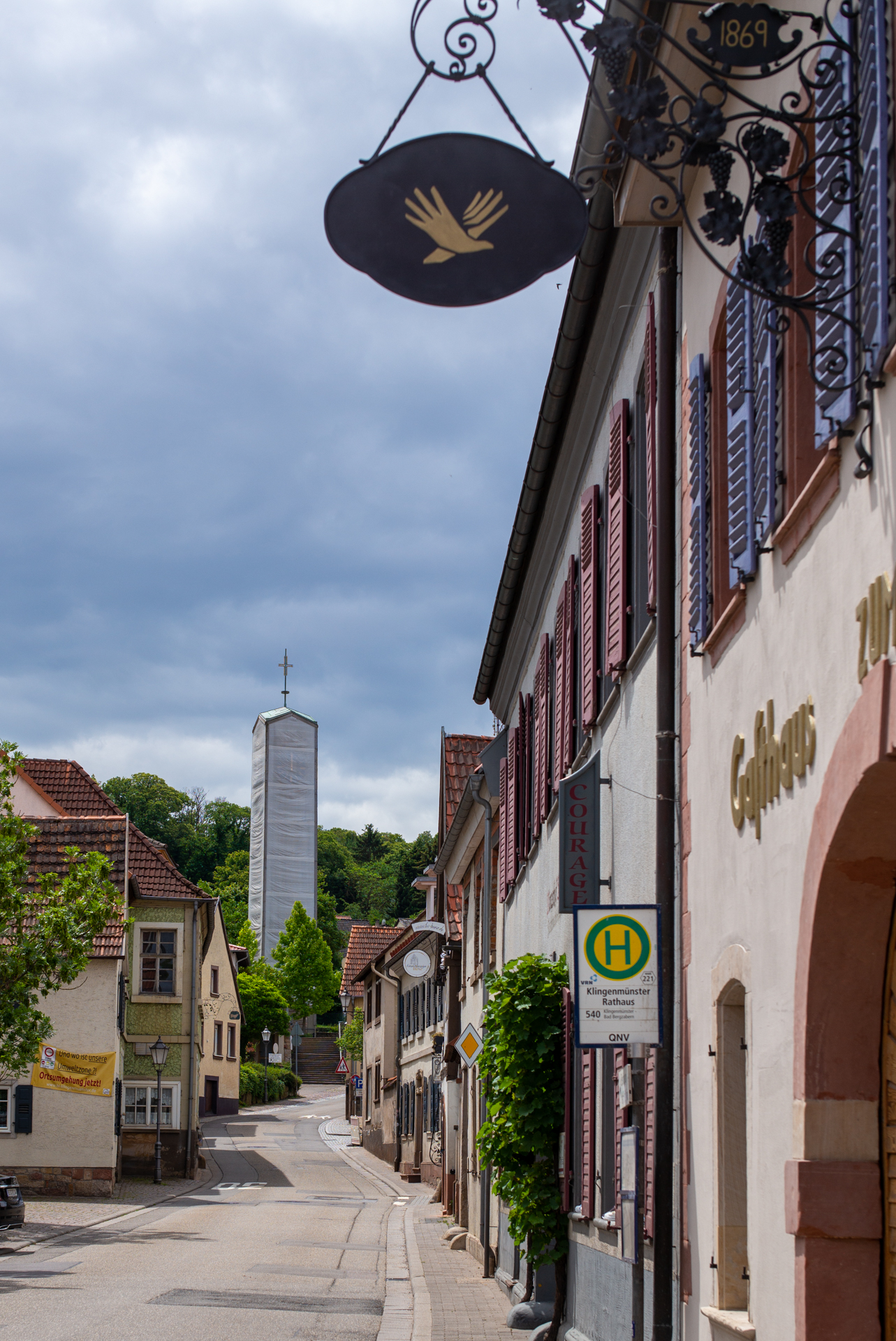 Verhüllter Kirchturm in Klingenmünster