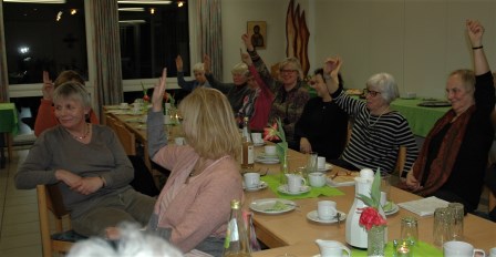 Einstimmig entlasteten die Rönsahler Landfrauen ihren Vorstand. Foto: Negel-Täuber