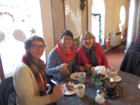 der Kreislandfrauenvorstand besucht das LandFrauencafé. v.l. Karin Tornberg, (Beisitzerin), Anja Will ( 1.stellv. Kreisvorstandsvorsitzende), Heike Backhaus (Kreisvorstandsvorsitzende) (Foto:D.Mathes)