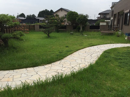 雑草　草　対策　草刈り　草取り　除草　草抜き　防草　処理　草むしり　砂利　スタンプコンクリート　デザインコンクリート　