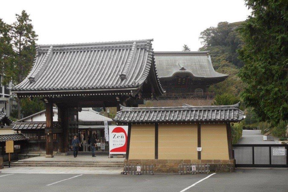 建長寺が現れました。いい感じです。