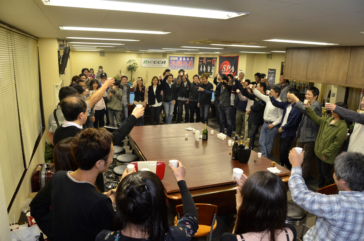 両者の健闘を讃えて乾杯