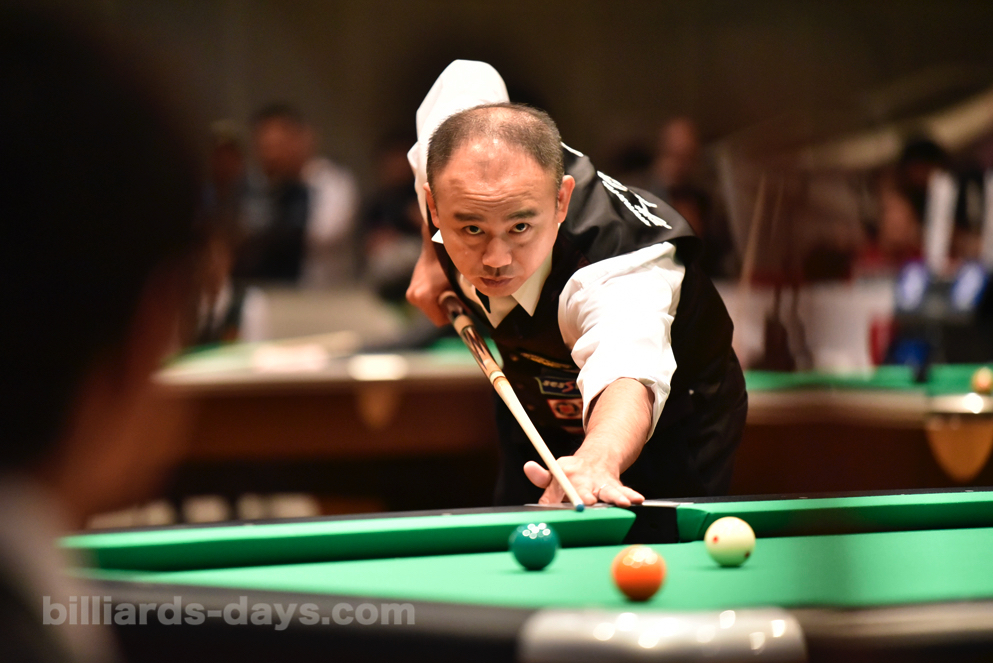 【越谷BASE CAFE】【ジャンク】ビリヤード台と球、キュー　その一 越谷BASE CAFE】【ジャンク】ビリヤード台と球、キュー その一