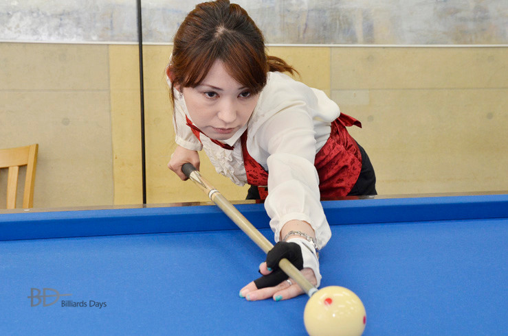 スルース イーヴォルブド グローブ 林奈美子が契約プロに そして バグース では別注カラー販売中 ビリヤードデイズ