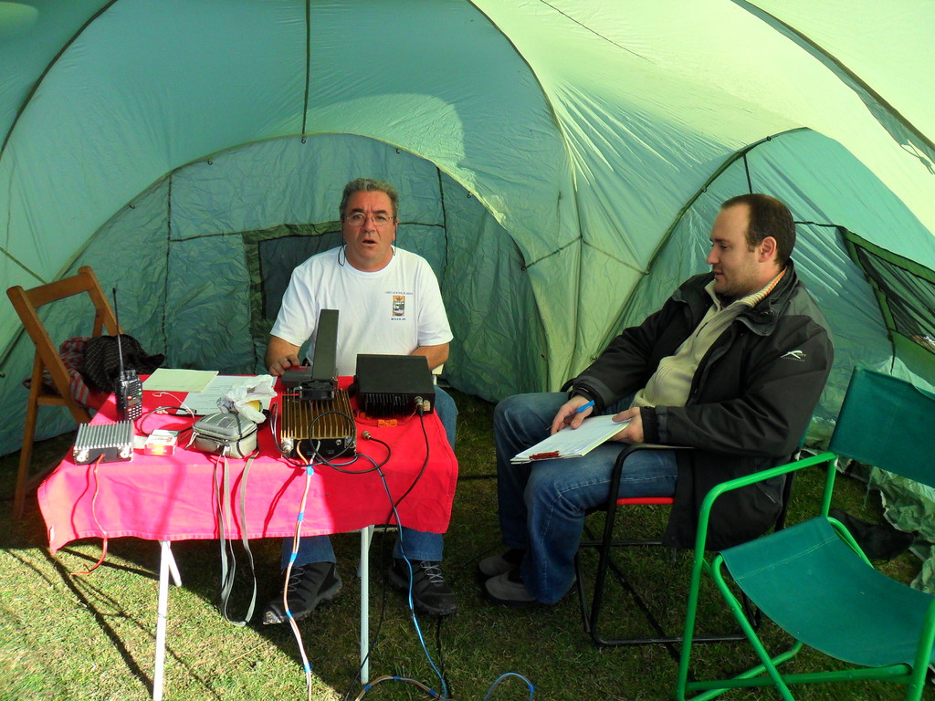 001 Manolo activando y 008 Alberto, tomando nota al Log