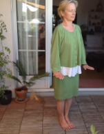 Katharina praktiziert Qigong