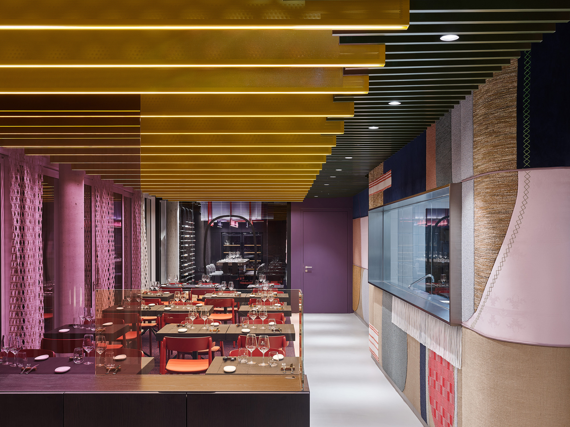 DAS Object Carpet Restaurant La visione Apartment 91