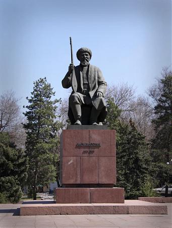 monumento a Toktogul Satylganov