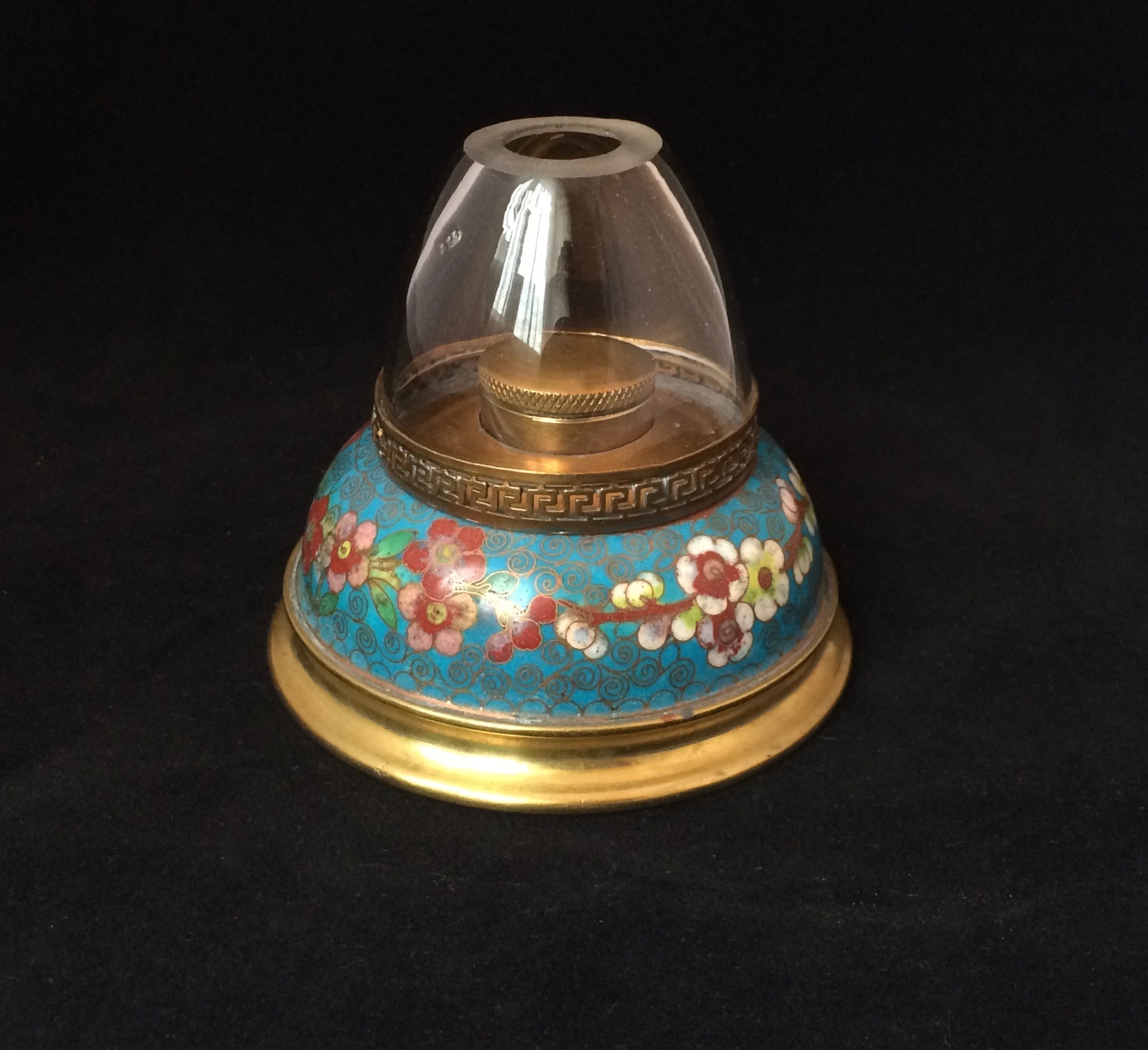 Gilded cloisonné-enameled round lamp (–> Lampes)