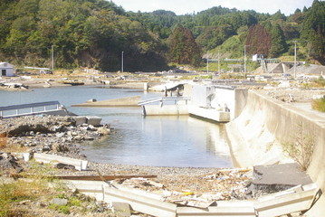 震災の被害を受けた清水浜漁港