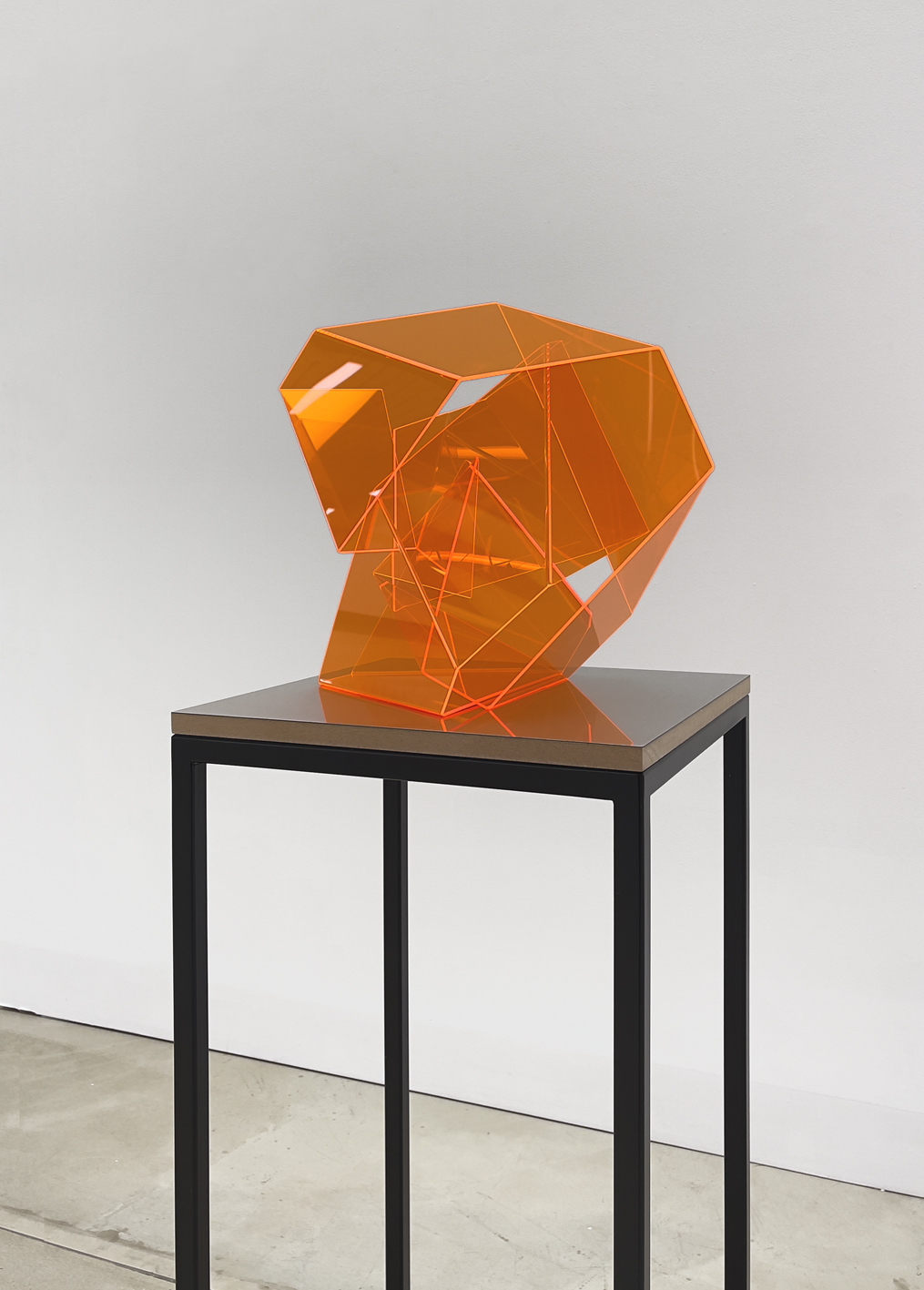 two folded pieces 07, 2020, Acrylglas fluoreszierend, Sammlung Schroth