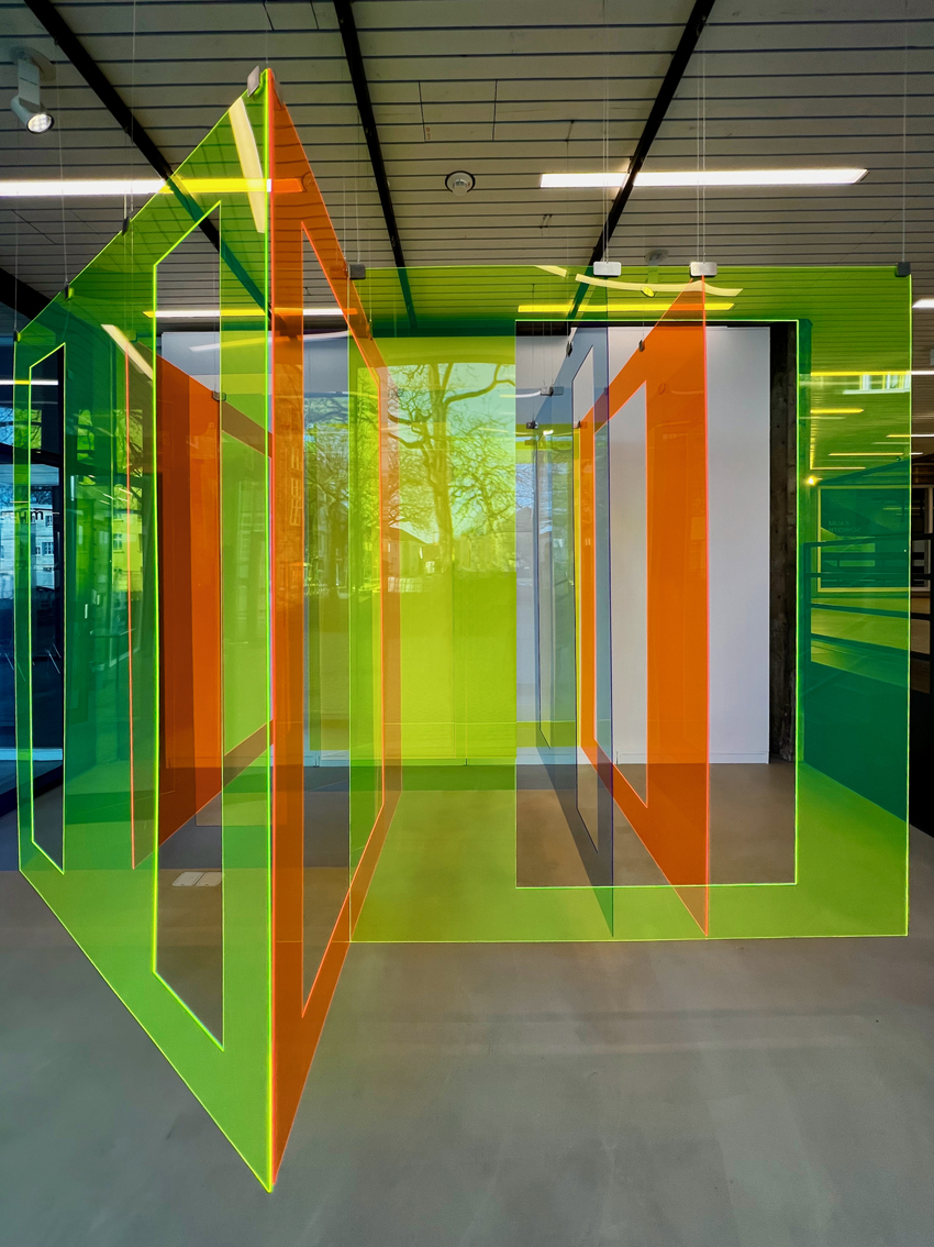 excerpt 01, 2022, fluoreszierendes Plexi, Raum Schroth, SKK Soest