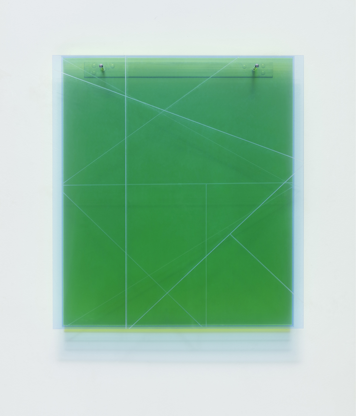 Antje Blumenstein, lines B06, 2023, Acrylglas fluoreszierend, 70 x 65 x 15 cm