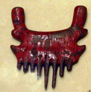 日本最古の櫛(赤色漆塗:縄文前期8000年前の赤)
