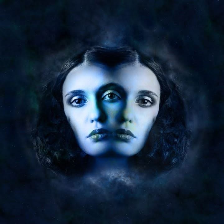 Des mots comme des confettis, des regards comme des lucioles, des sourires comme des plumes légères dans le vent de juin : séduire est votre jeu favori. C'est peut-être pour cela que vous n'arrivez presque jamais à le faire pour de vrai ?