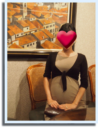 ちょっと太ったためか、妊娠中でお腹の子の顔とダブっているためか 顔付きがちょっと変わってきました。。^^ 出産後は元に戻るのかな?? ぽっちゃりしました笑