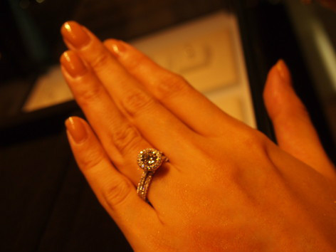 可愛いんですけど、婚約指輪、結婚指輪とは違うかなと。