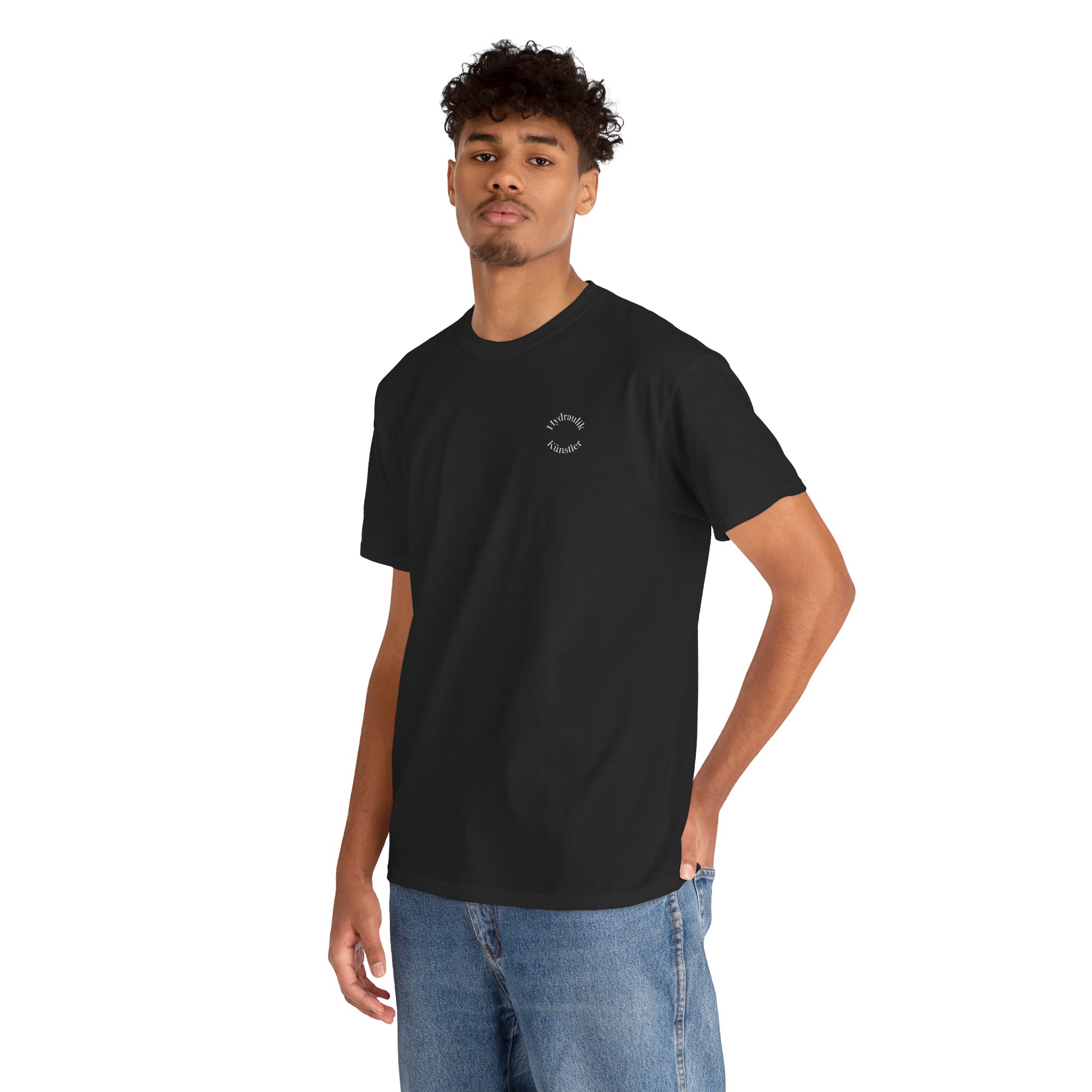 Vorderseite des schwarzen Feuerwehr T-Shirts Hydraulik Künstler von AWesome. Klassischer Unisex-Schnitt mit dezentem Brustdruck in Weiß.