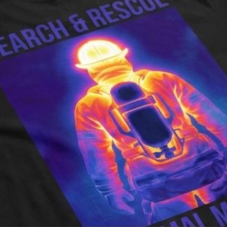 Feuerwehr T-Shirt Print Detail mit Wärmebild Optik. Search and Rescue Motiv für Atemschutzgeräteträger & AGT Retter Bekleidung.