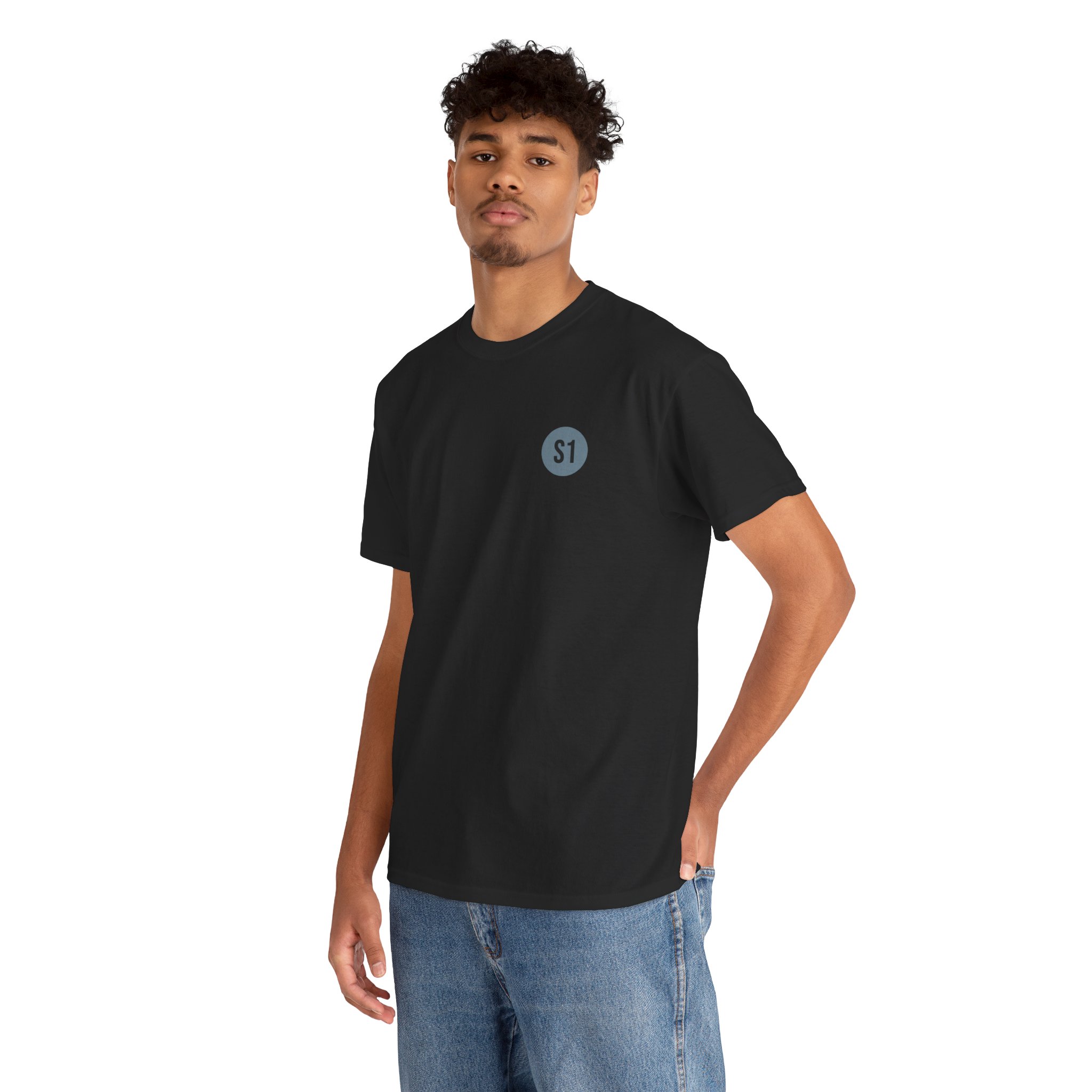 Frontalansicht: Feuerwehr T-Shirt Unwetter Design im Retro-Patch-Look. Perfektes Geschenk.