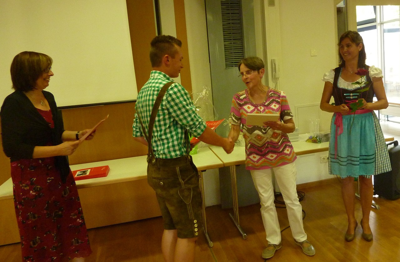 Buchubergabe An Die Schulabganger Startseite Heimatverein Georgensgmund E V