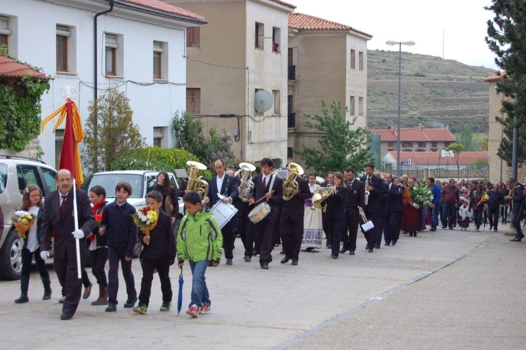 Desfile de la ofrenda con la Banda de música (Año 2014).