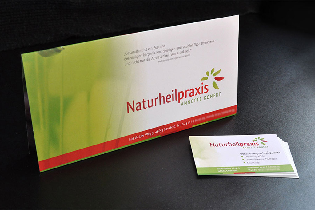 Flyer und Visitenkarten für eine Naturheilpraxis