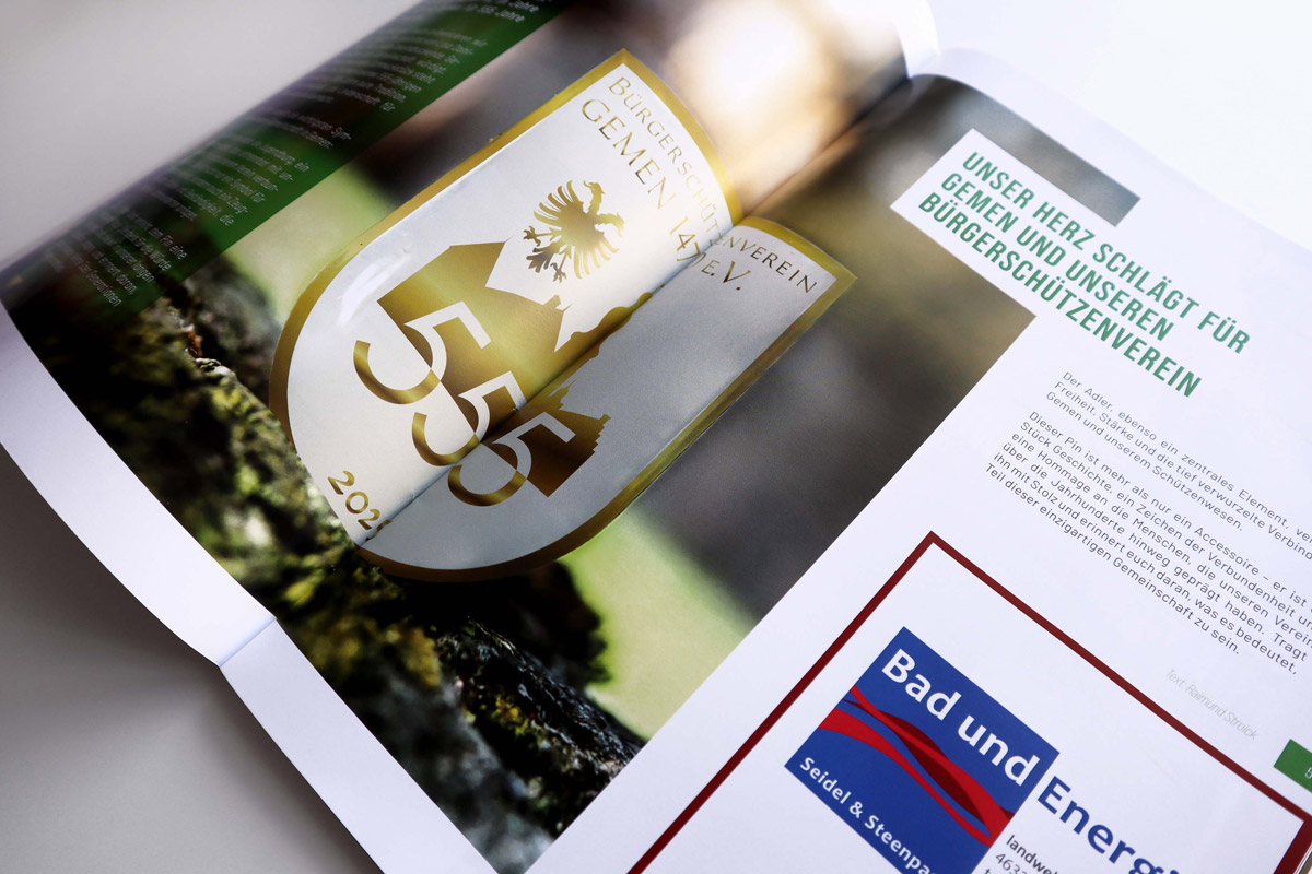 Hochwertiger Magazindruck mit Sonderfarbe Gold