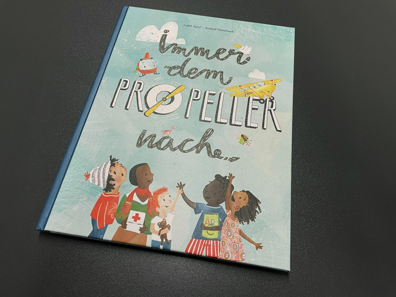 Satzdruck druckt Hardcover-Bilderbuch "Immer dem Propeller nach"