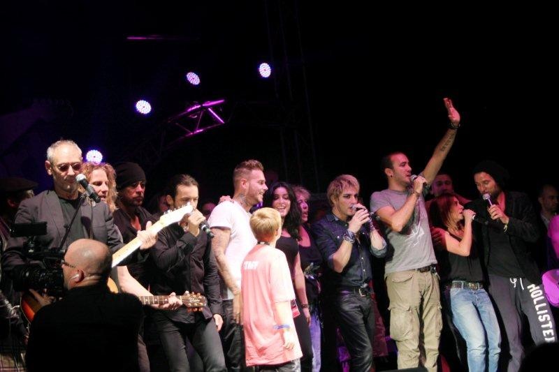 Tous les artistes sur la scène du Foot-Concert de Lyon, le 13/10/2012 © Anik COUBLE  