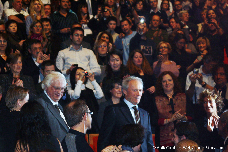 Bertrand Tavernier et Clint Eastwood, lors de la remise du Prix Lumière à Clint Eastwood - Festival Lumière 2009 - Lyon- Photo © Anik Couble