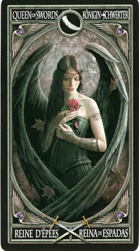 Reine d'Épées - Le Tarot Gothique