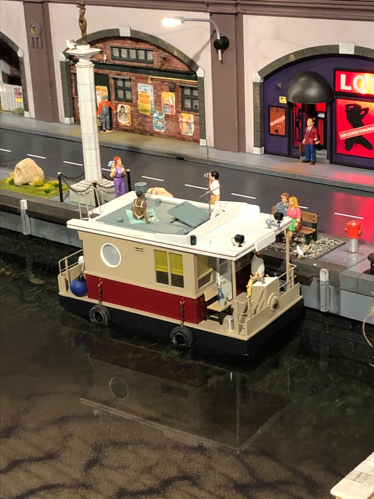 Mit Motor und Steuerung - remute controlled boat