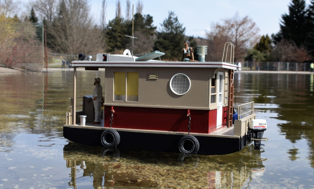Mit Motor und Steuerung - remute controlled boat