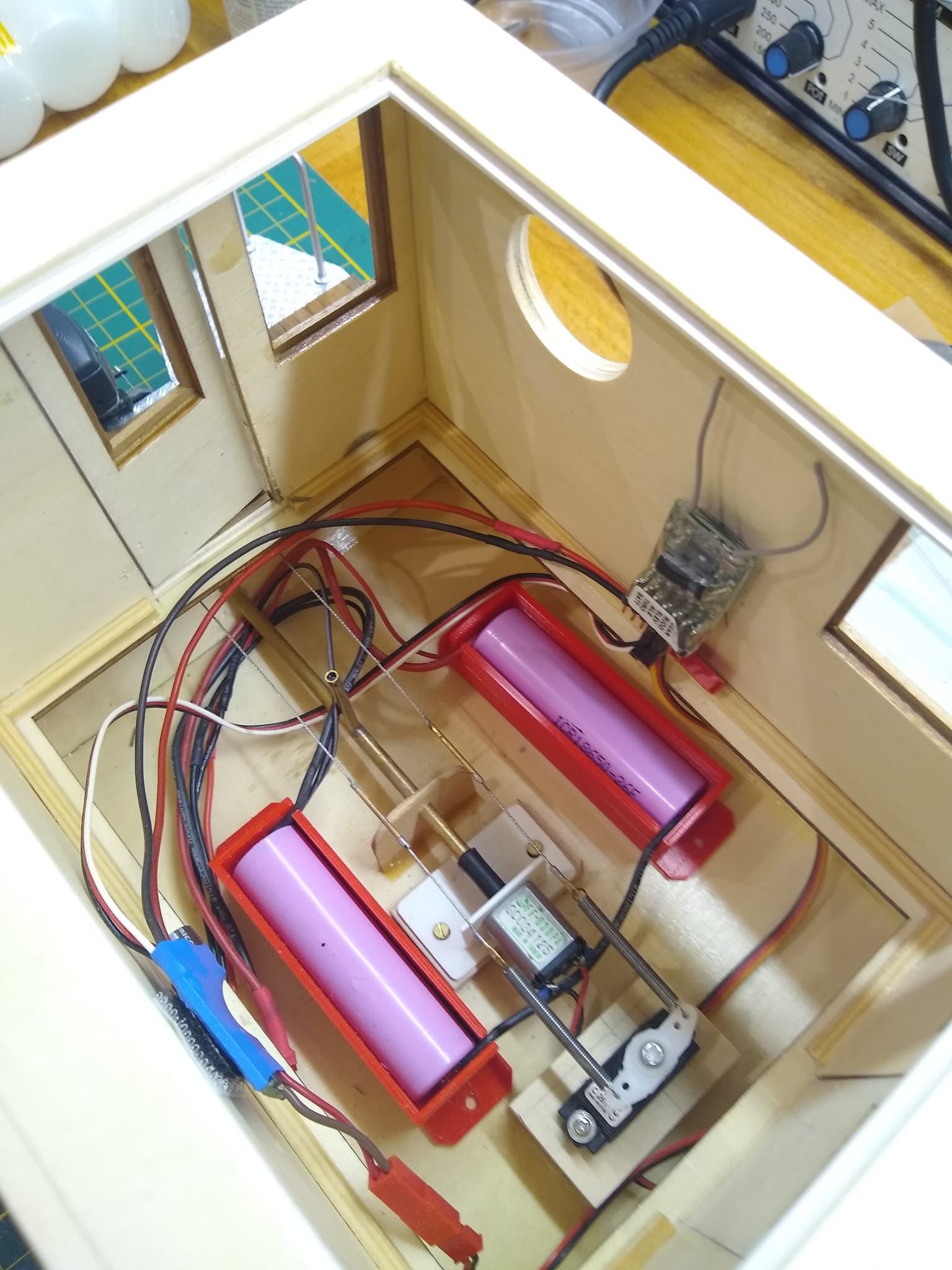 Mit Motor und Steuerung - remute controlled boat