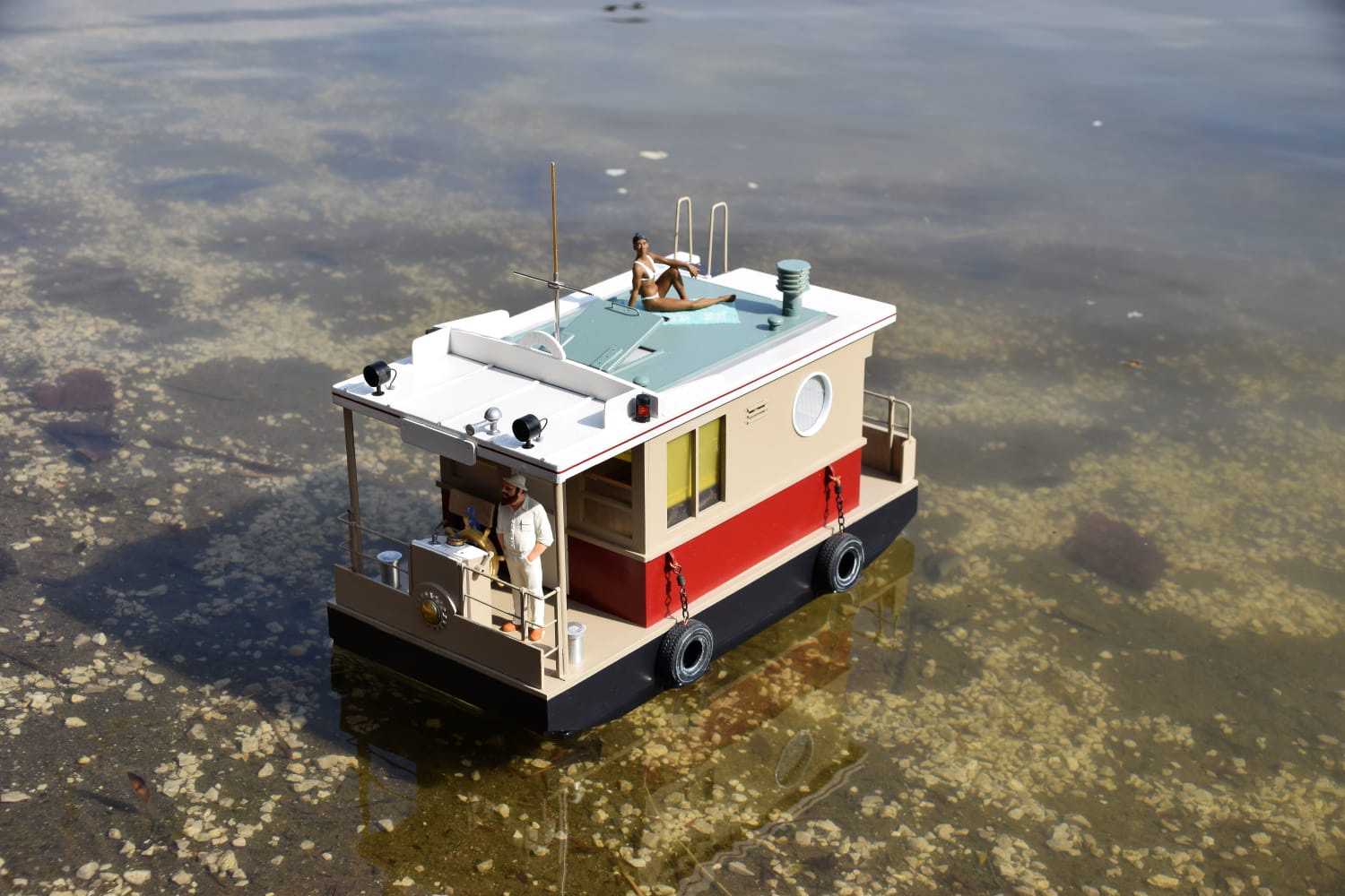 Mit Motor und Steuerung - remute controlled boat