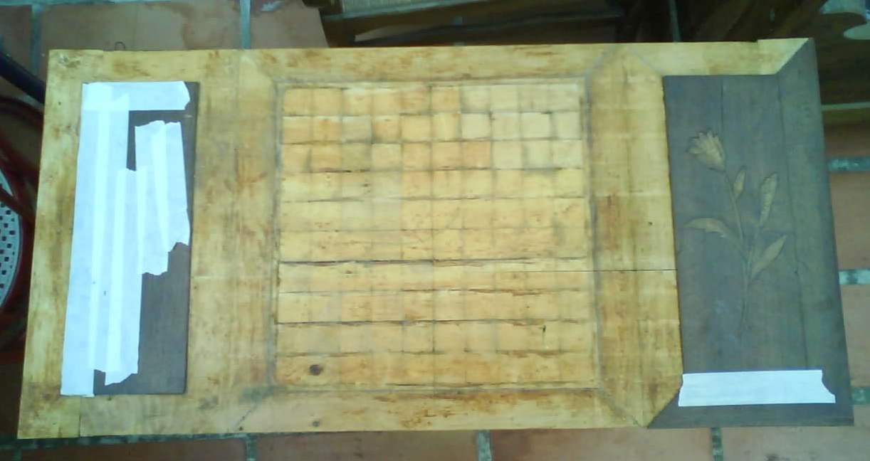 Table à jeu sans son placage