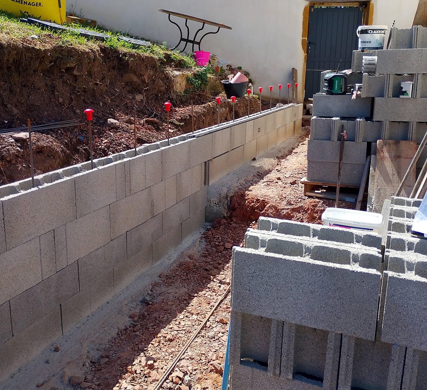 Prolongement du mur
