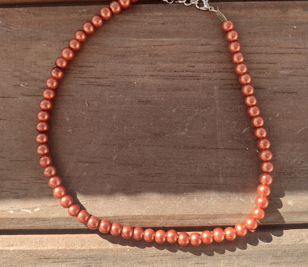 Collares de perlas, muchos colores más, $550