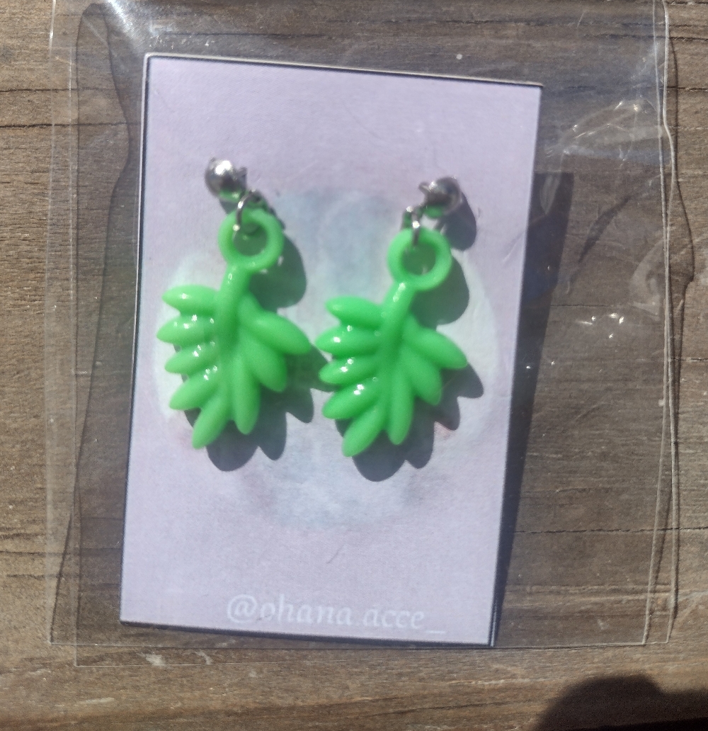 Disponibles en verde, rojo y lila $200