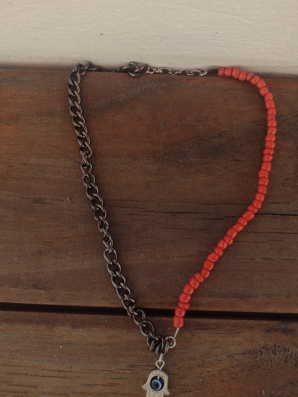 Collar 1/2 de mostacillas y 1/2 de cadena, $500