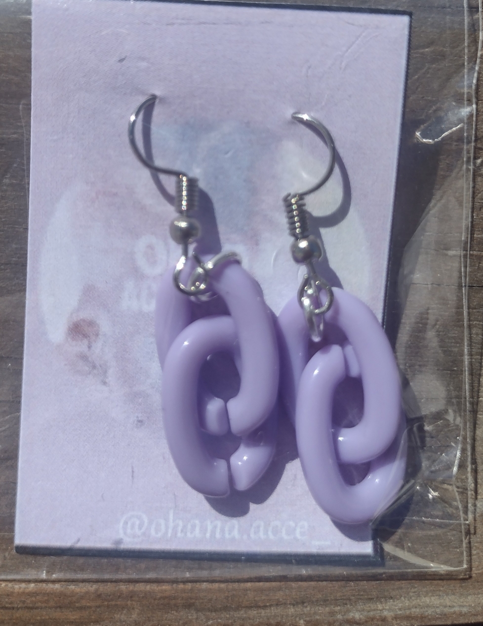 Disponibles en lila y verde $200