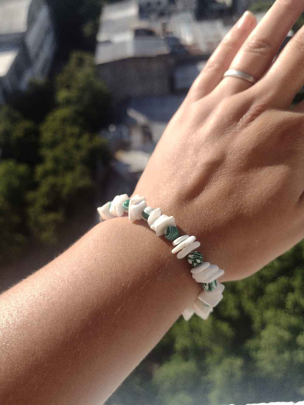 Pulserita de piedras reconstituidas y piedritas nazcar (Tanza y acero quirúrgico)