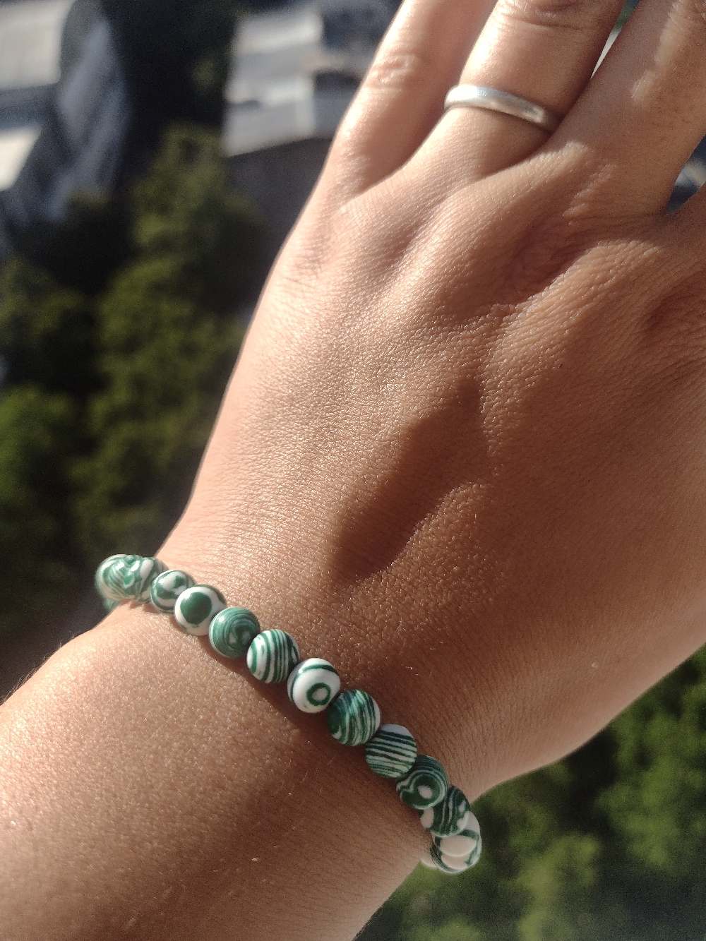 Pulseras de piedras reconstituidas, de Tanza con acero quirúrgico $500