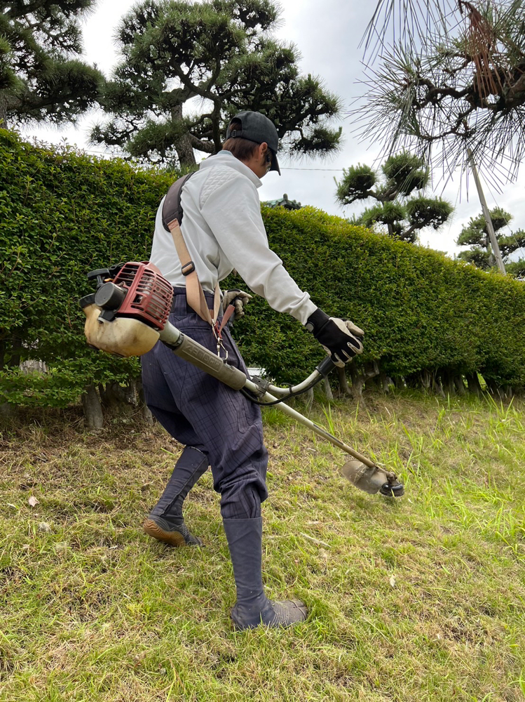 芝刈り、草刈り業務